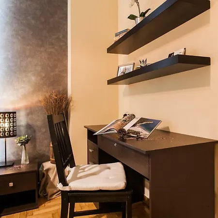 Private Safe With Shared Kitchen & Bath Homestay *