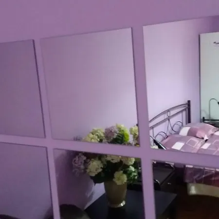 Petaluda House 1 Nocleg ze śniadaniem