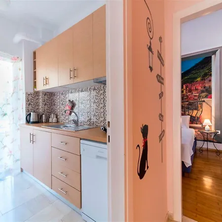 Athena's Comet Apartment *
