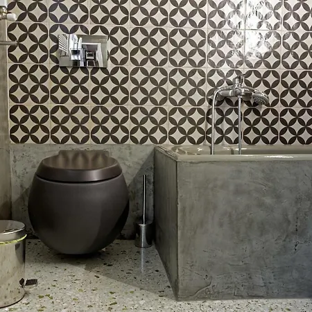 Noir: 1920s Vibe On The East Mediterranean Apartment
