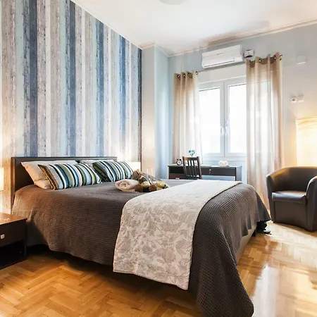 Private Safe With Shared Kitchen & Bath Homestay *