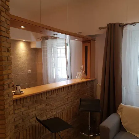 John Beauty 50m2, Metro And Acropolis 5' Apartment