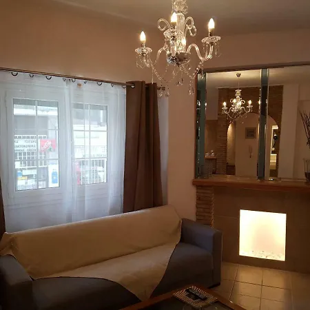 Apartment John Beauty 50m2, Metro And Acropolis 5' *