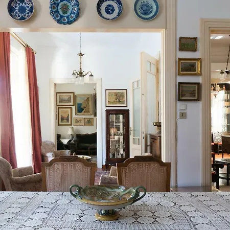 Plaka Vintage Apartment Athens