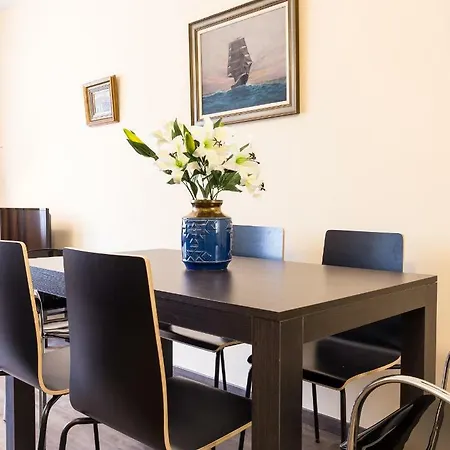 Apartment Exceptionally Located In Plaka For 6 Ppl