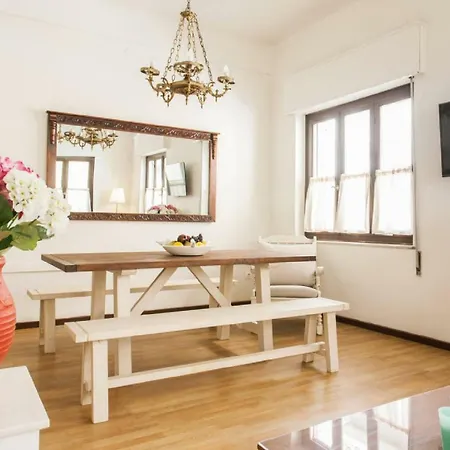 Vintage Charm By The Acropolis!