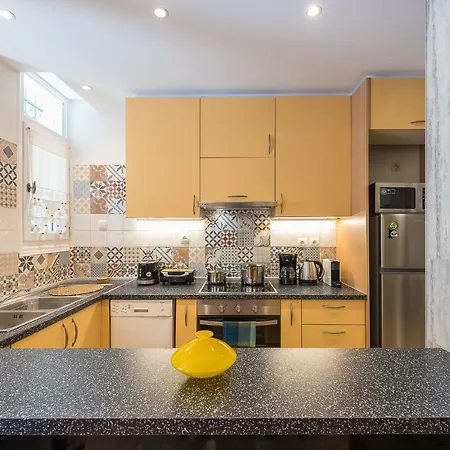 Apartment Splash Of Glam Ii 10 Steps From Acropolis *