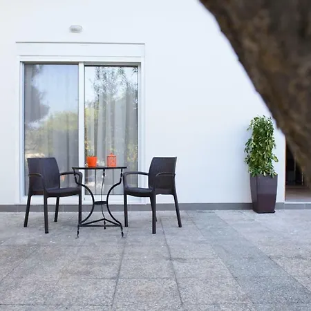 Beautiful House In Alimos Near To The And Metro Apartment