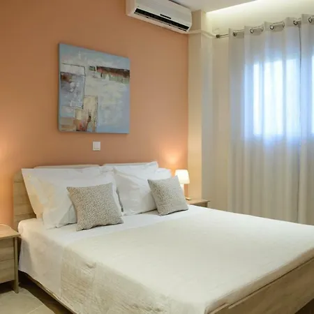 Beautiful House In Alimos Near To The And Metro Atena