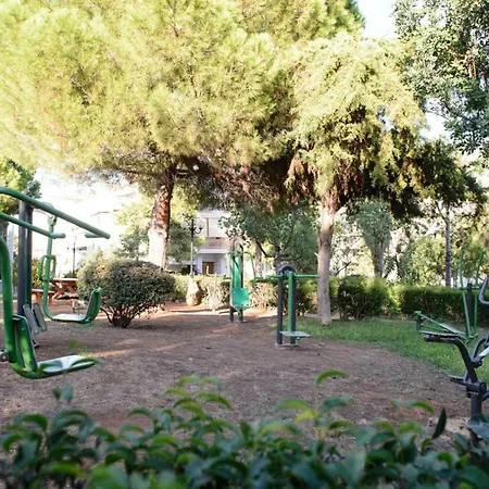 Beautiful House In Alimos Near To The And Metro Apartment *