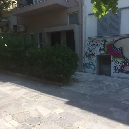 Toni's Charming 2bd, Close Thisseo Metro