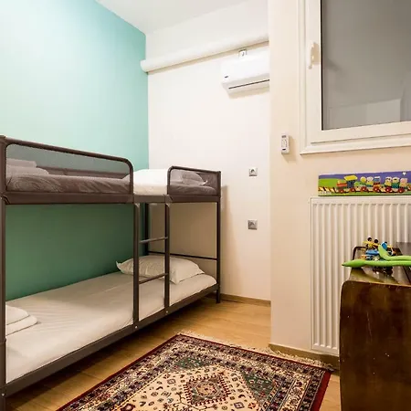 3 Bedrooms Under Acropolis Apartment *