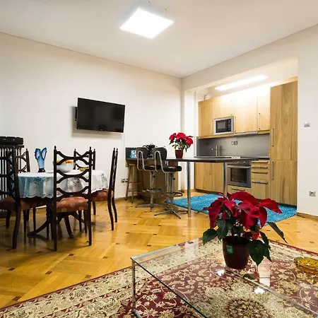 3 Bedrooms Under Acropolis Apartment