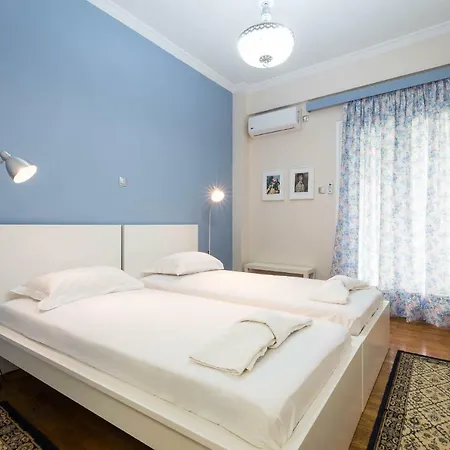 3 Bedrooms Under Acropolis Apartment