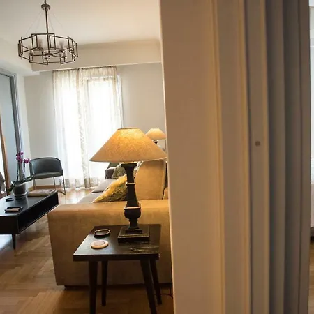 Elegant 2 Bedroom Under Acropolis Lägenhet