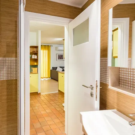 Downtown Urban Flat For 4 People In Plaka Aten