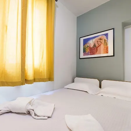 Downtown Urban Flat For 4 People In Plaka Lägenhet Aten
