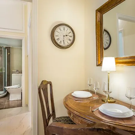 Chic Flat In Kolonaki Next To American Embassy Apartment *