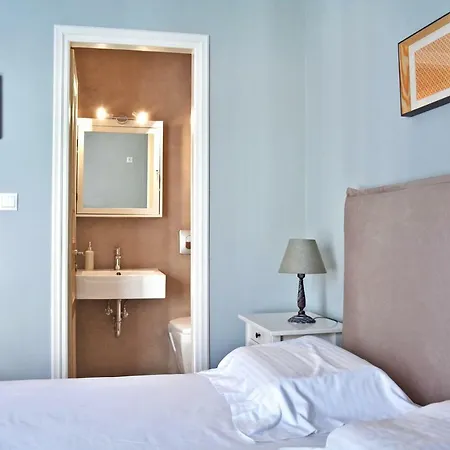 Apartment 3 Bedrooms In City Center *