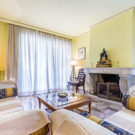 Appartamento 3 Bedroom In Acropolis Area Atene