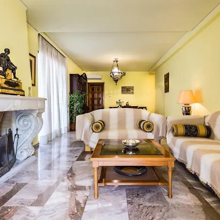 3 Bedroom In Acropolis Area Appartamento Atene