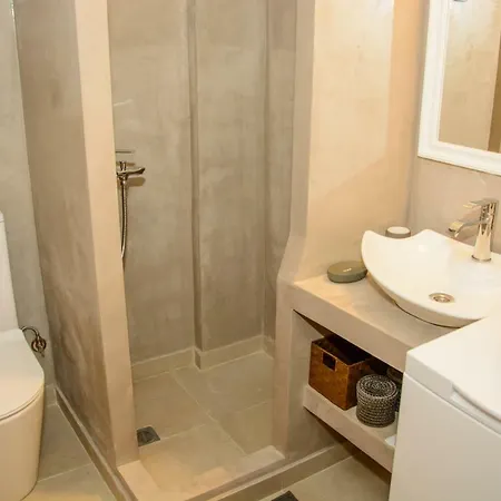 Neighborly Nest - In The Heart Of * Athens