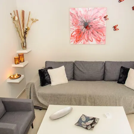 Neighborly Nest - In The Heart Of * Athens