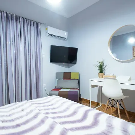 Cozy And Modern Apartment