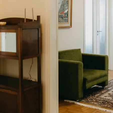 Apartament House, Attiki Metro, *