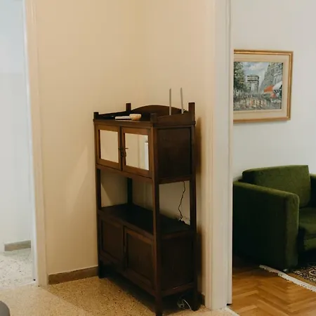 House, Attiki Metro,