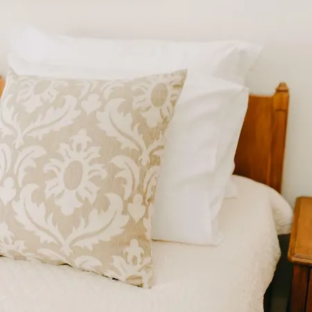 Apartament House, Attiki Metro,