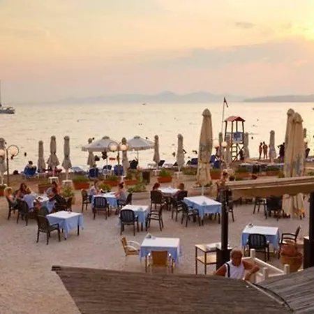 La Vie En Rose Studio,close To Beach, Paleo Faliro Apartment