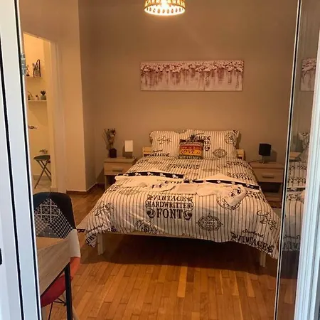 La Vie En Rose Studio,close To Beach, Paleo Faliro Athens