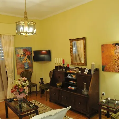 Cozy Acropolis Apartment *