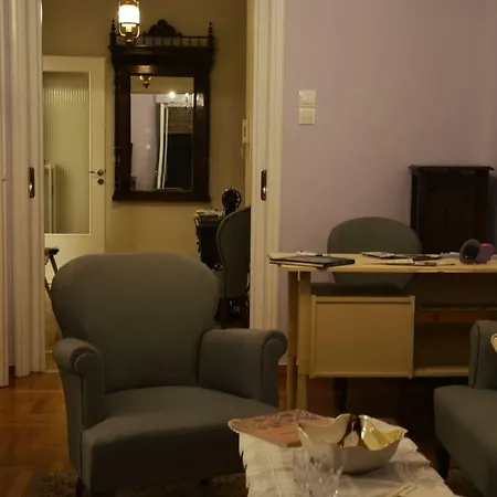 Vintage, Spacious In The Heart Of Athens! *