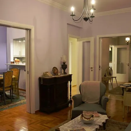 Vintage, Spacious In The Heart Of Athens!