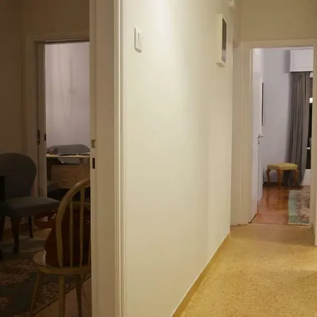 Vintage, Spacious In The Heart Of Athens!