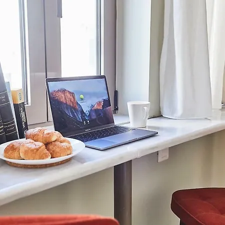 Be Based Near Acropolis, In An Exquisite Studio! Athens