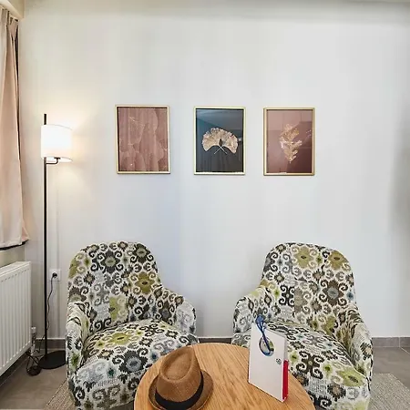 Be Based Near Acropolis, In An Exquisite Studio! * Athens