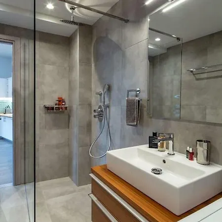 The 2 Bdrs/2 Baths Luxury Apartment *