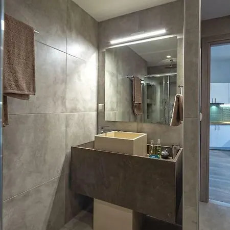 The 2 Bdrs/2 Baths Luxury *