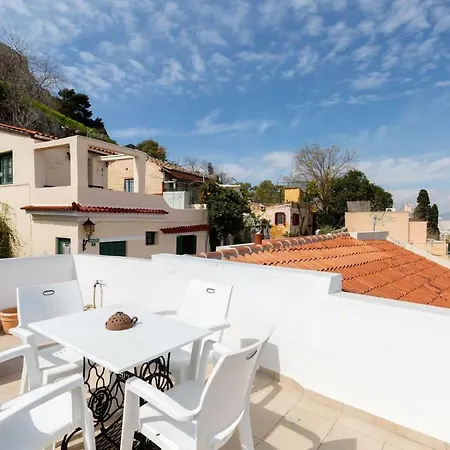 Apartment In The Shadow Of Acropolis Athens