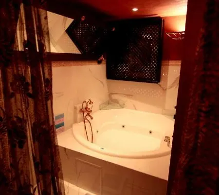 Hotel The Crystal Blue 2*