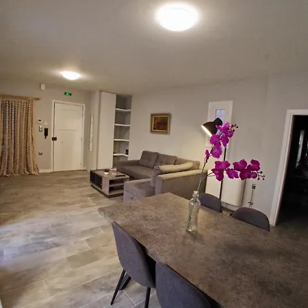 Historic Centre Renovated Apartment