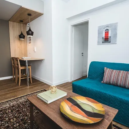 Ziva - 4th Floor - Renovated 2019 *