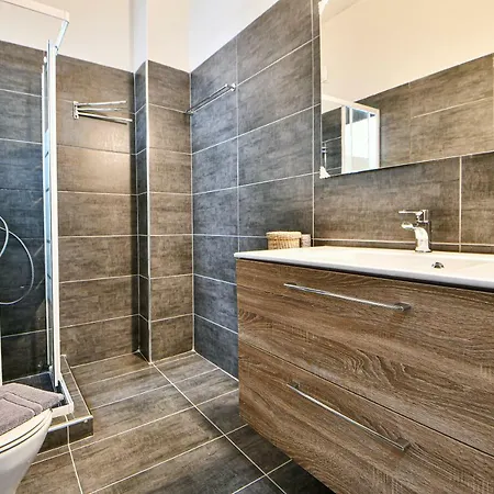 Flowers Of Athens, Boutique With 6-apartments In Central 3* Athens