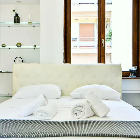 Flowers Of Athens, Boutique With 6-apartments In Central