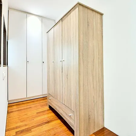 Flowers Of Athens, Boutique With 6-apartments In Central