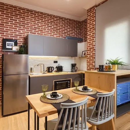 Feels Like Apartment *