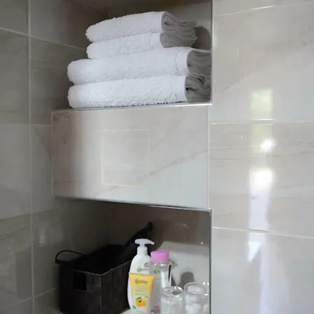 Beautiful House In Alimos Near To The And Metro Apartment *